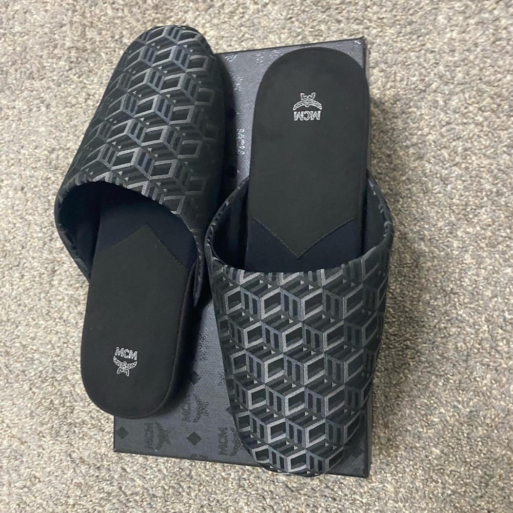Mcm slippers
